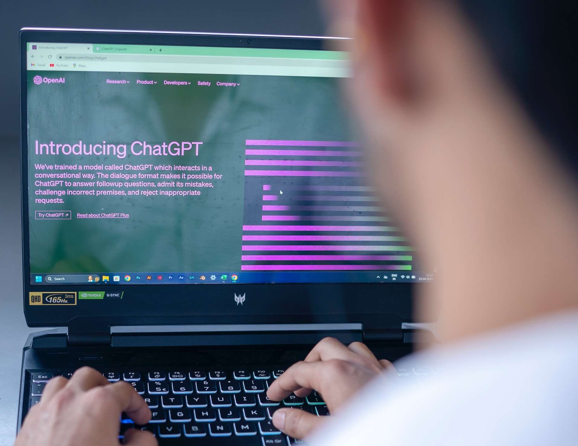 Homem usando ChatGPT