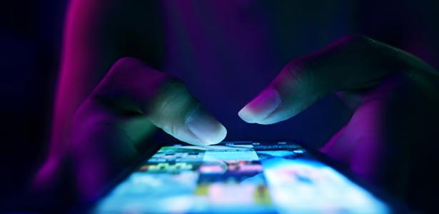 A partir de 13 anos, caso autorizados pelos pais, os jovens poderão usar determinados aplicativos nos aparelhos celulares