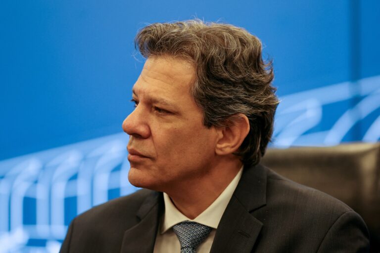 Haddad says that PL that taxes fintechs and bets has a tax impact of less than R$5 billion
