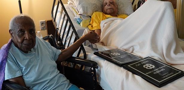 Os americanos Lyle Gittens, de 108 anos, e Eleanor Gittens, 107, o casal mais velho do mundo