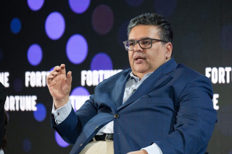 World Bank expert says poor countries should focus on “small AI”
