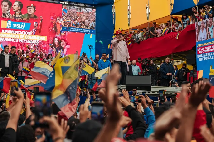 Swapping beds and disposable cell phones: how Maduro prepares to escape Trump