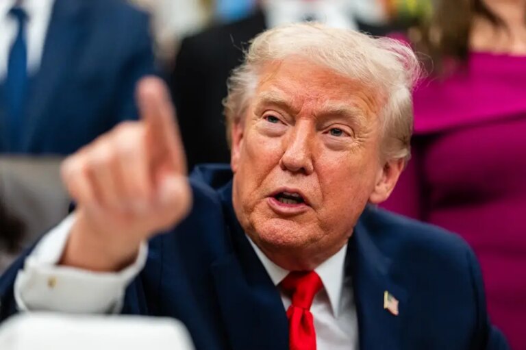 Trump promises cash payments to improve perception of the economy
