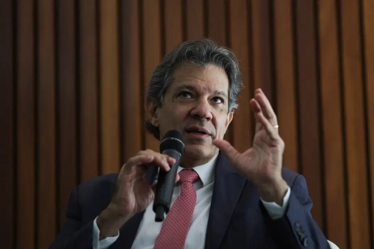 Haddad says that 'over there' is confused and defends a veto on dosimetry
