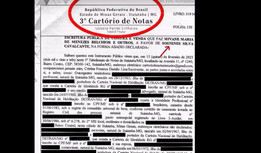 Sóstenes displays a deed and says that R$470,000 found by the PF are from the sale of a house