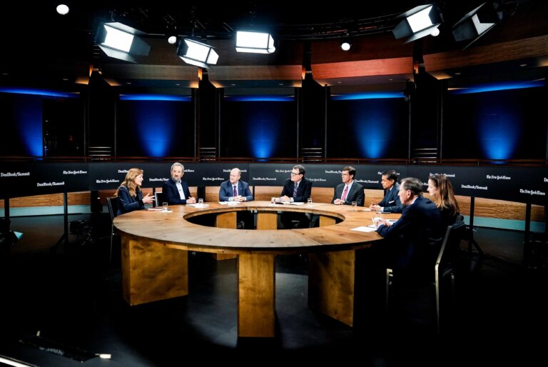 Participantes de debate do DealBook sobre “A reorganização global” (Foto: Nicole Craine/The New York Times)