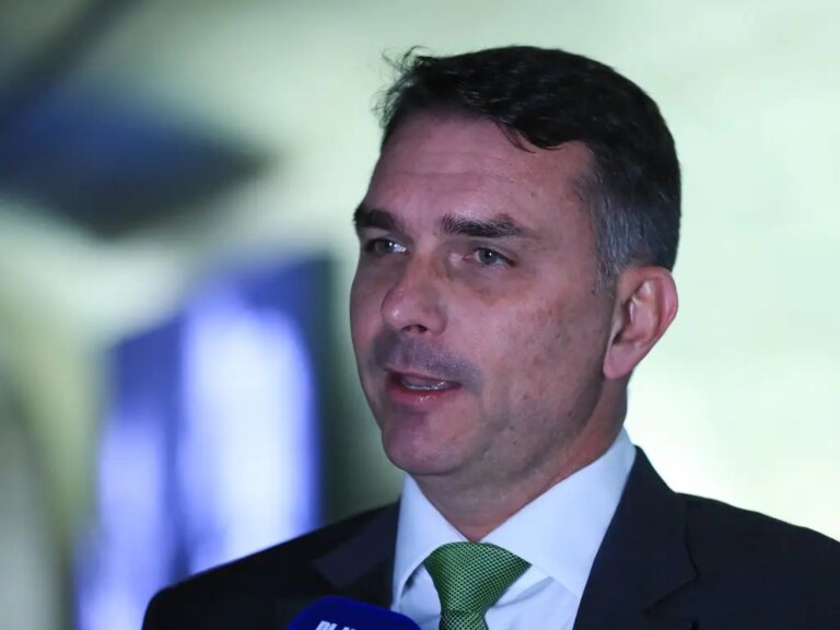 Flávio Bolsonaro: Tarcísio 'is not a traitor' and defends unity despite 'disagreements'
