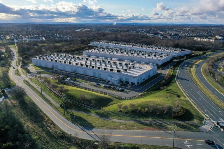 Data center da Amazon em Ashburn, EUA (Foto: Nathan Howard/The New York Times)