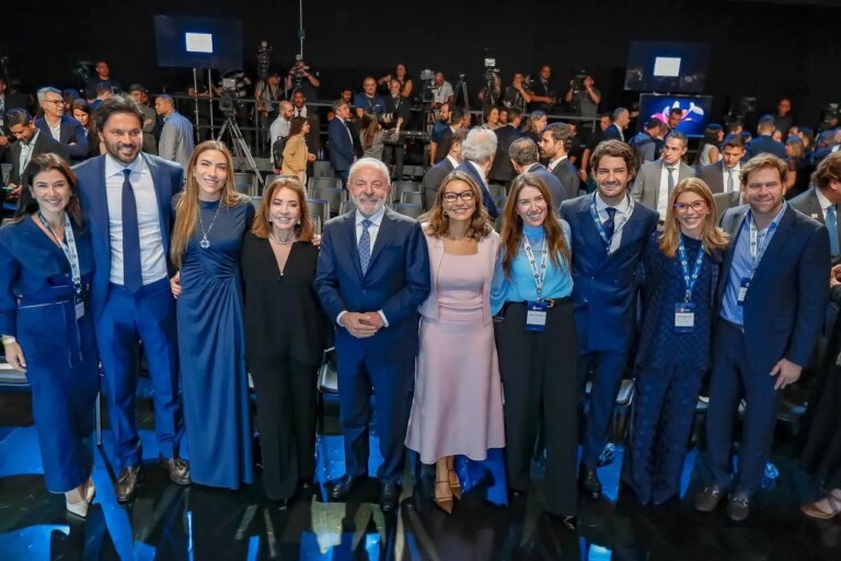 Janja accuses Zezé Di Camargo of misogyny after criticizing Silvio Santos' daughters
