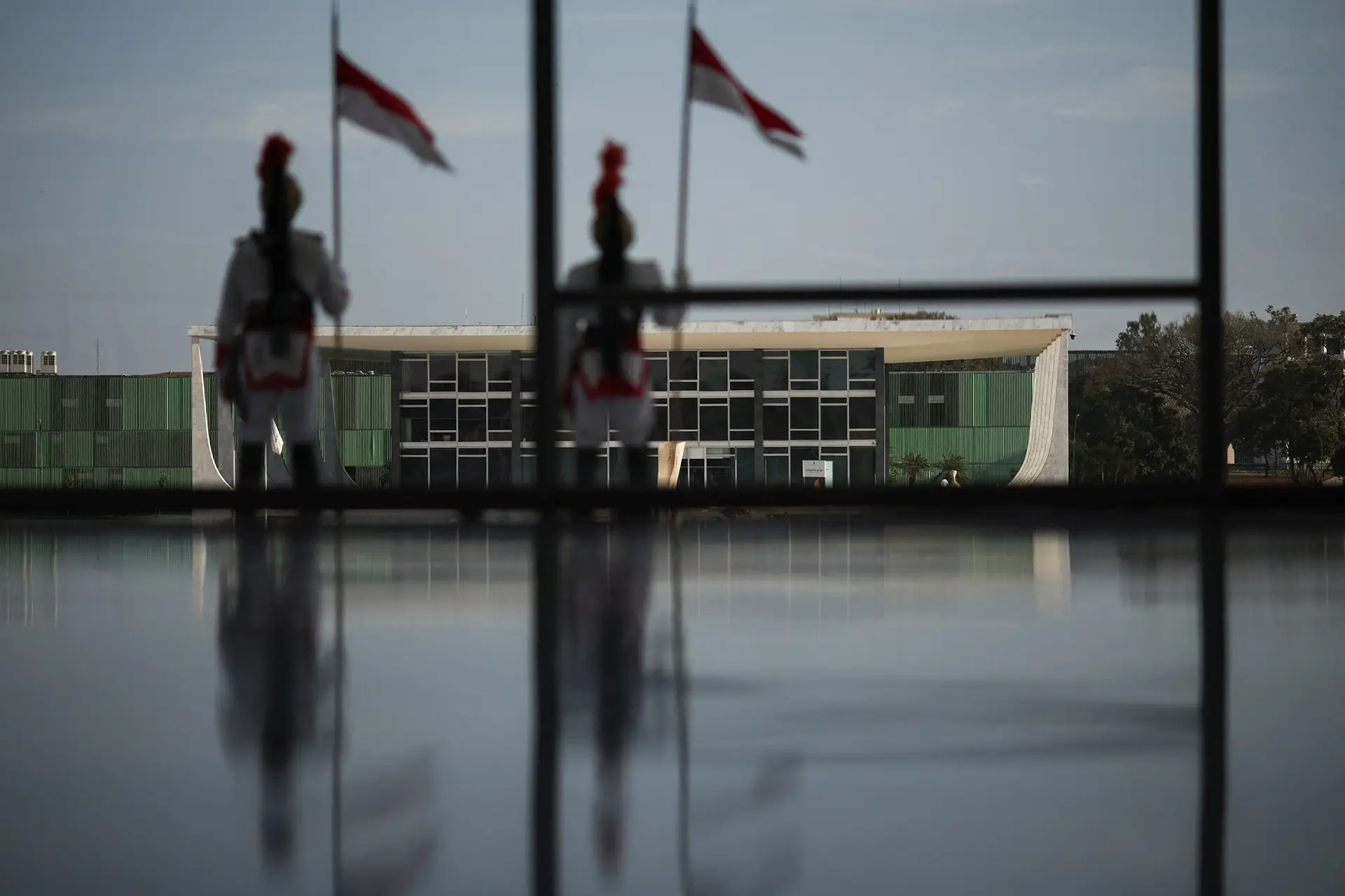 Polarization puts pressure on and reignites debate on the third way in the 2026 elections