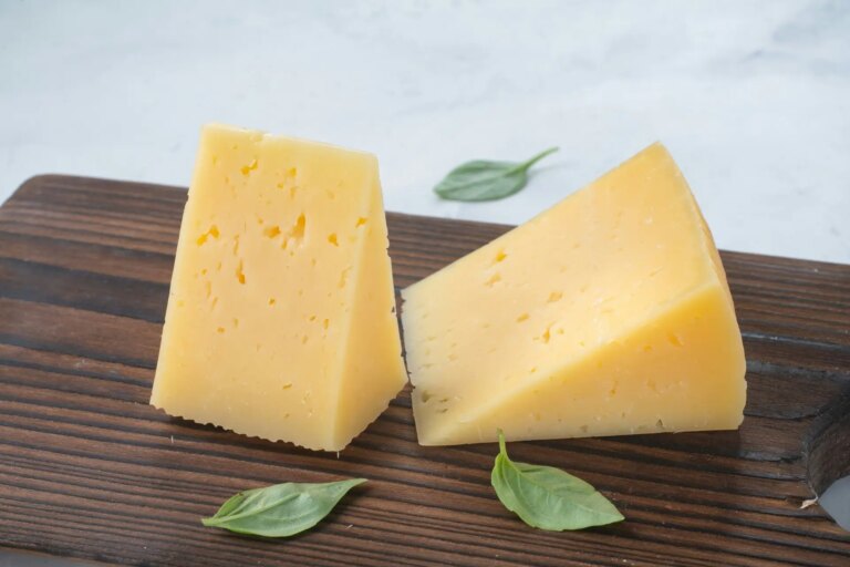Study links cheese consumption to lower risk of dementia
