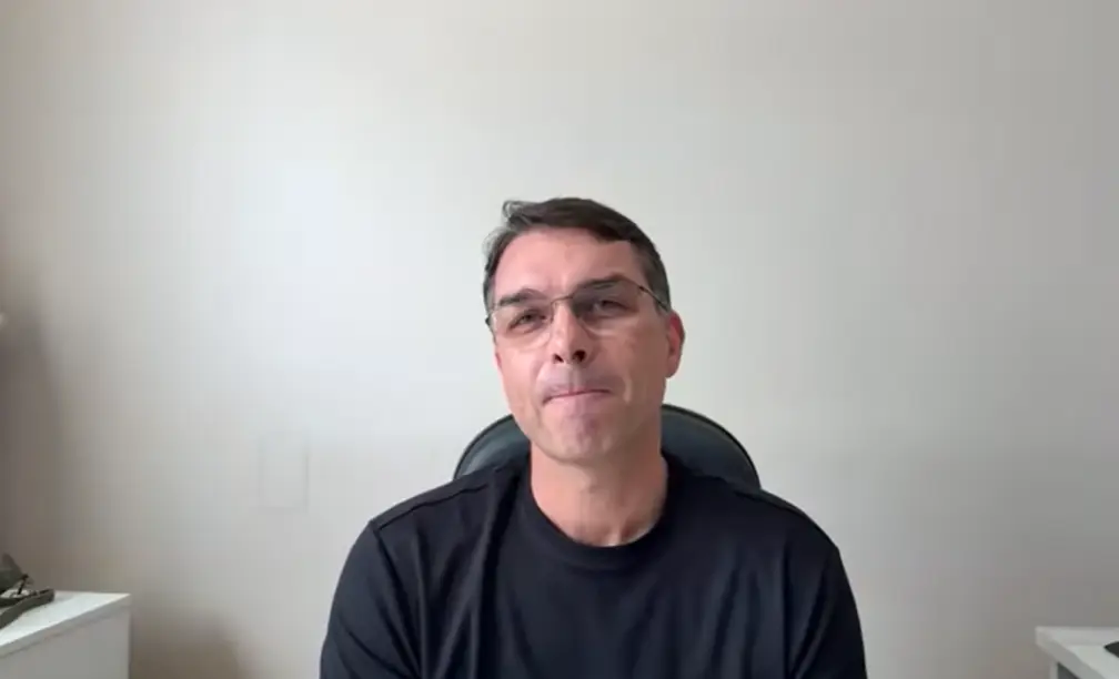 The price for giving up your candidacy is “Bolsonaro free, at the polls”, says Flávio