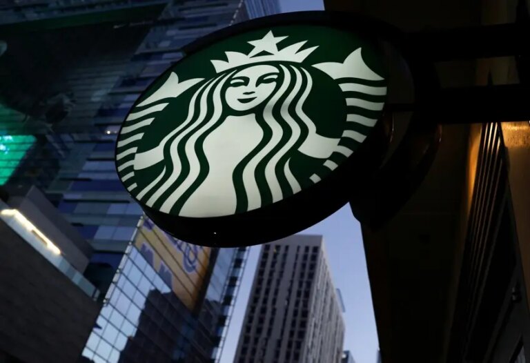 Starbucks says turnaround is “advanced” amid the resumption of sales
