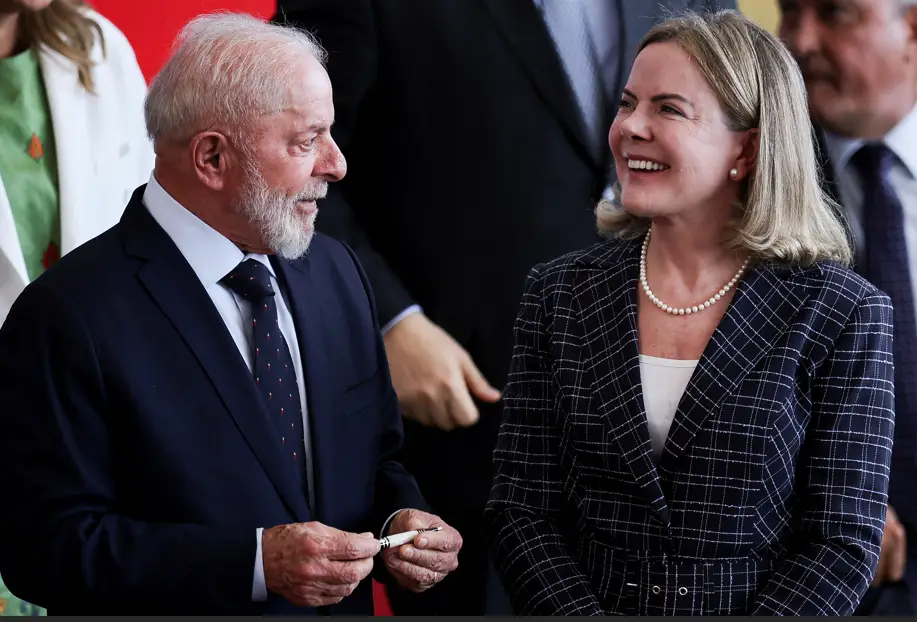 Gleisi accepts Lula's request to run for the Senate in Paraná, say allies