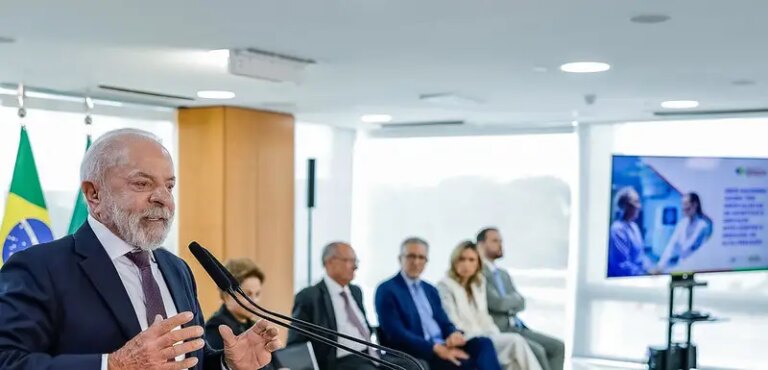 Lula announces national network of smart hospitals and defends investments in SUS
