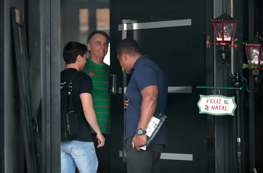 Moraes authorizes Michelle's brother and advisors to deliver meals to Bolsonaro