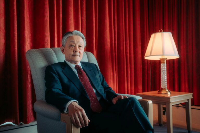 Hiromi Yamaji, CEO do grupo que administra a Bolsa de Valores de Tóquio, em Tóquio, 6 de fevereiro de 2026. Yamaji lembra quando negociar títulos do governo japonês “era uma festa.” (Kentaro Takahashi/The New York Times)