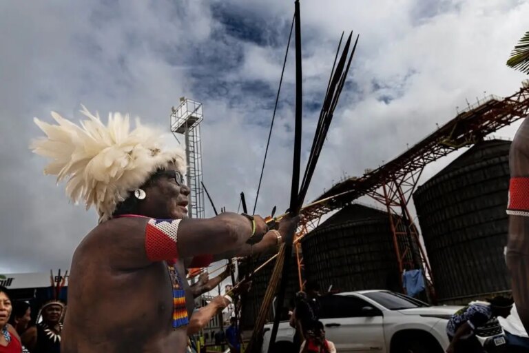 Indigenous protesters protest and occupy Cargill port terminal in Santarém
