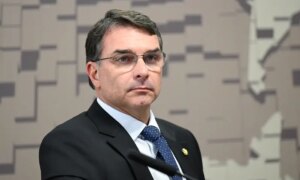 Flávio Bolsonaro says he will continue working to end presidential re-election