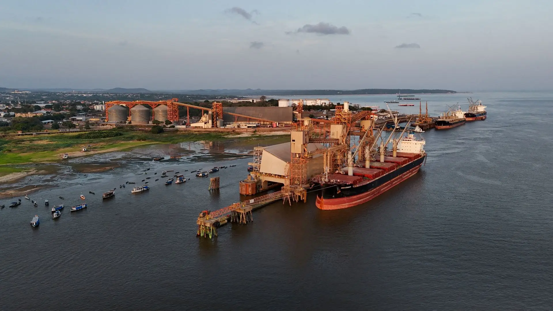 Government suspends tender for dredging in Tapajós after indigenous occupation at Cargill