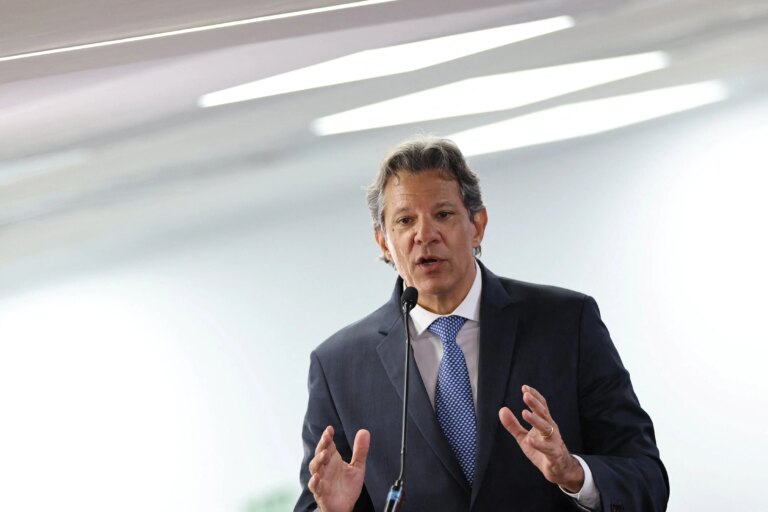 Haddad says leaving the Farm depends on travel: 'I have a meeting with Lula'
