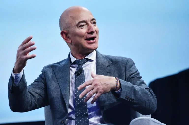Jeff Bezos exige que todos os participantes de uma reunião leiam o material enviado previamente (Foto: Mandel Ngan/Getty Images/Fortune)