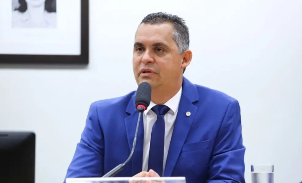 Podemos deputy enters the dispute for a place at TCU, which already has five candidates