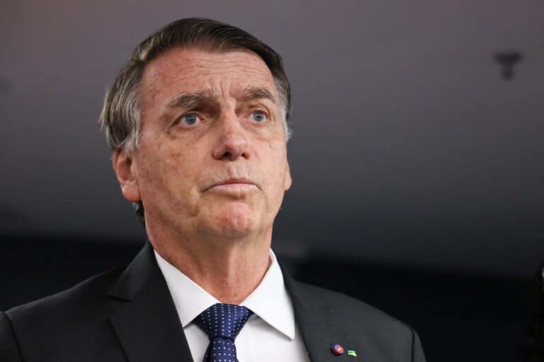Bolsonaro remains stable and has no fever and is not expected to be discharged, according to the Bulletin
