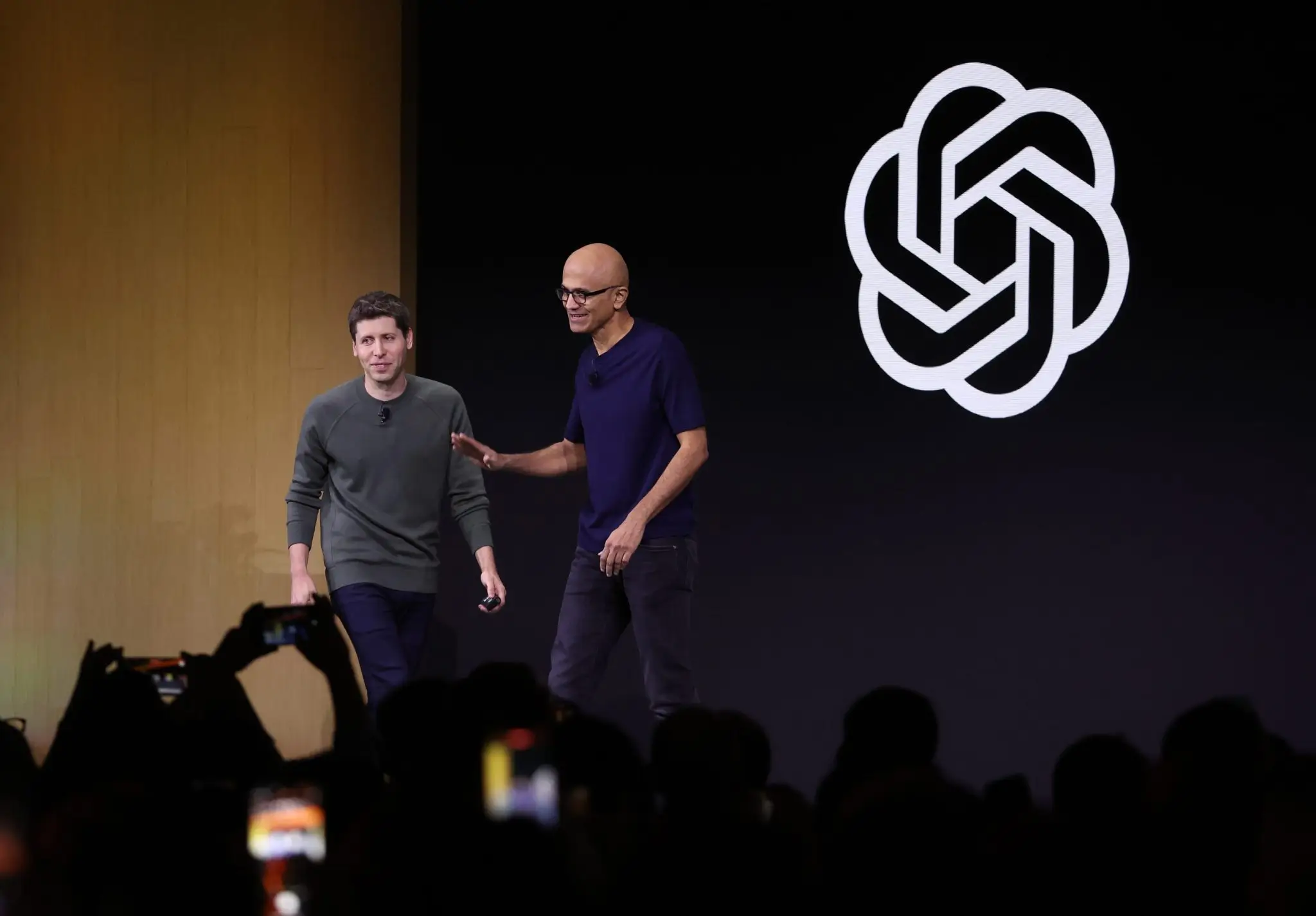 O CEO da OpenAI, Sam Altman (à esquerda), e o CEO da Microsoft, Satya Nadella (Foto: Justin Sullivan/Getty Images/Fortune)