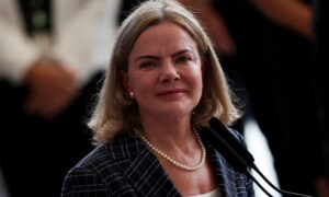 Gleisi classifies credit card revolving fees as ‘criminal’