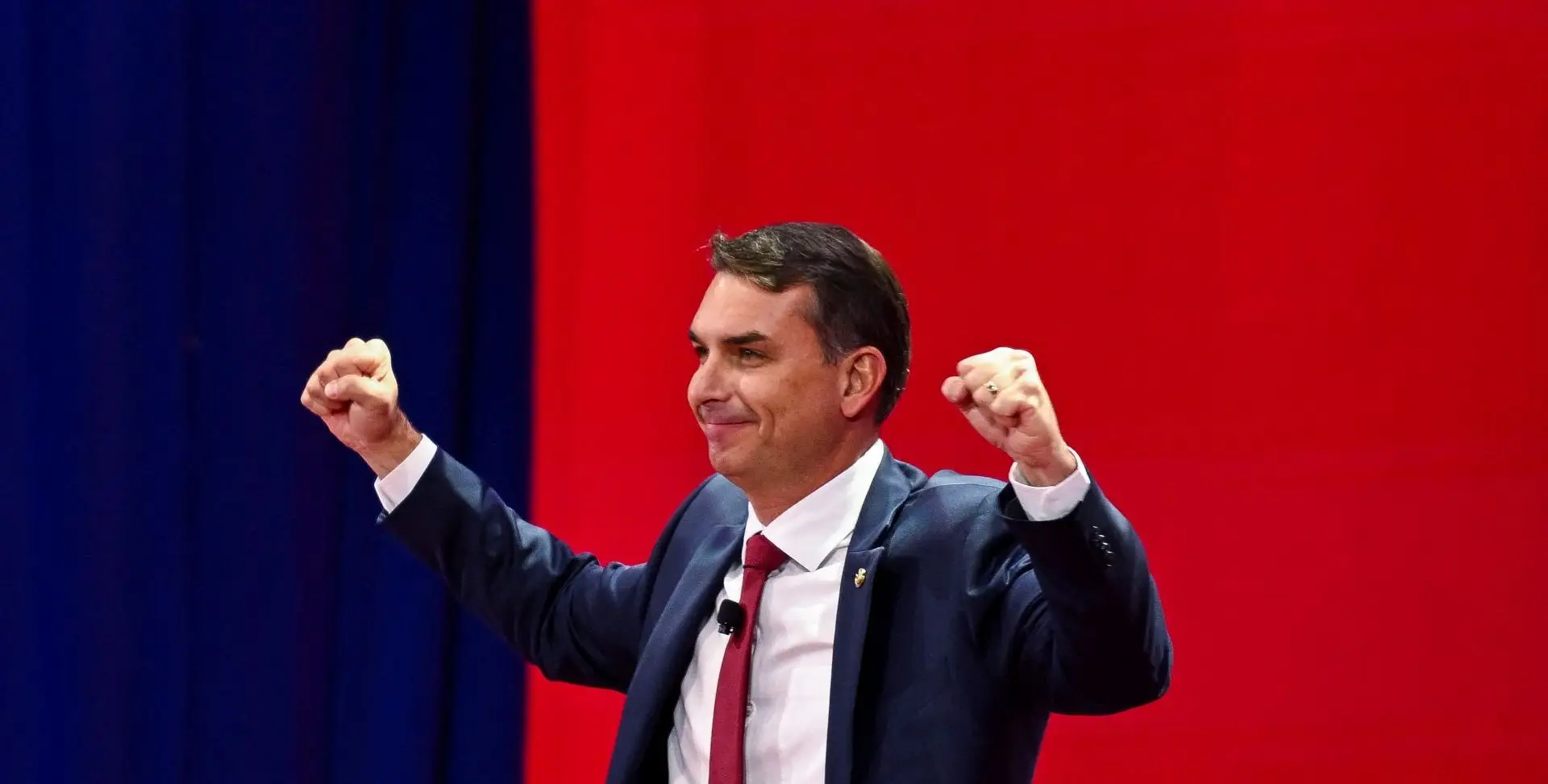 In the USA, Flávio says he is “Bolsonaro 2.0” and attacks the “woke agenda” and “global elites”