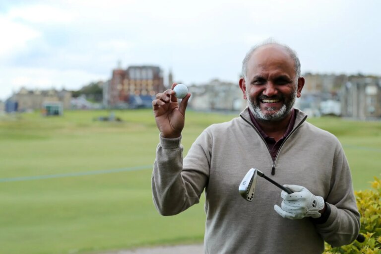 Shantanu Narayen, que recentemente deixou o cargo de CEO da Adobe em meio à transição para IA (Foto: Richard Heathcote/Getty Images/Fortune)