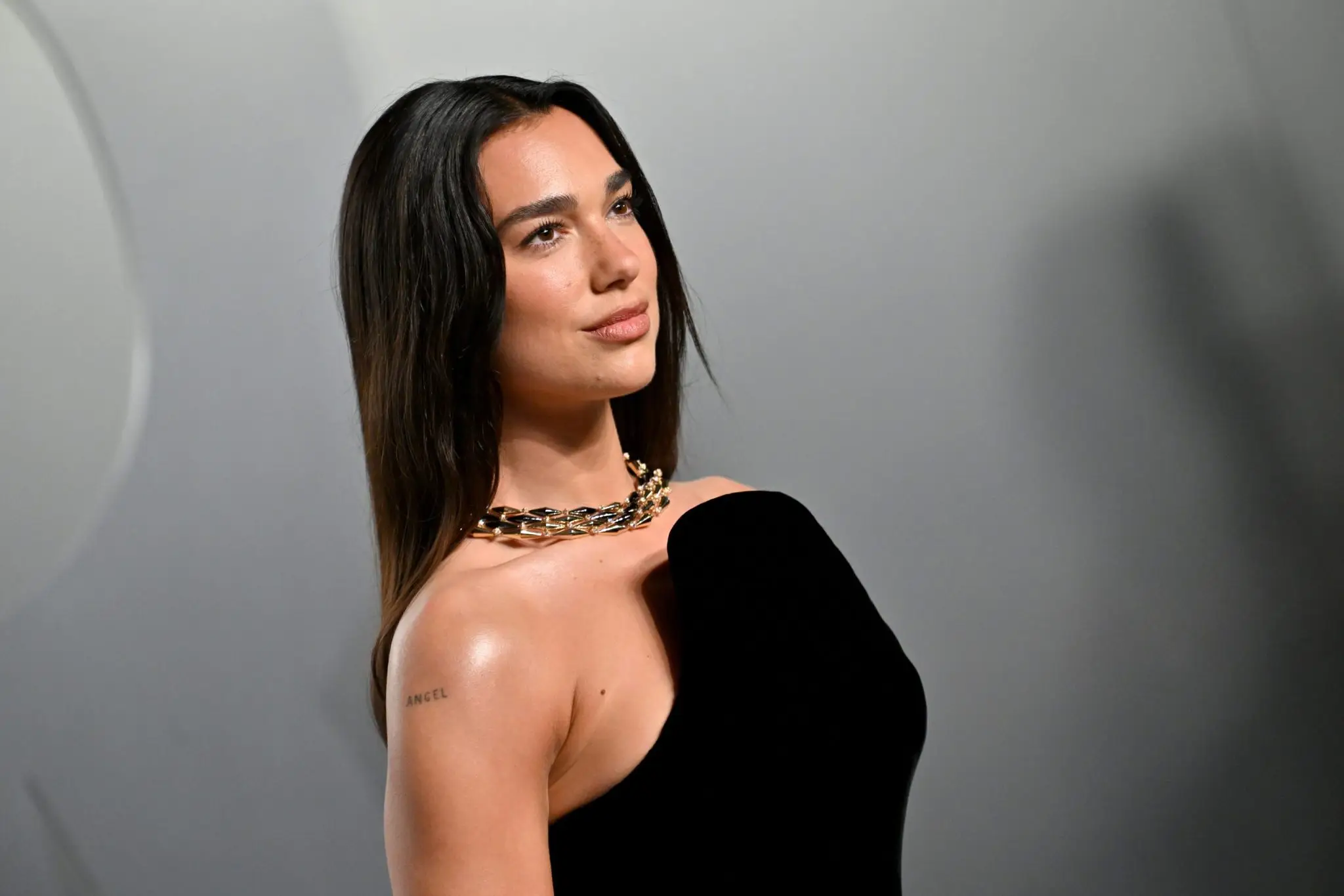 A cantora Dua Lipa é a nova estrela dos comerciais da Nespresso (Foto: Lionel Hahn/Getty Images/Fortune)