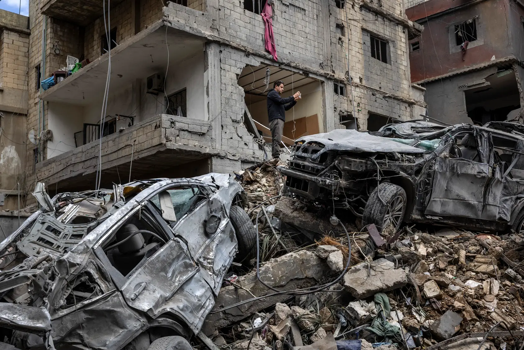 Israel launches 100 air strikes in Lebanon in 10 minutes despite ceasefire in Iran