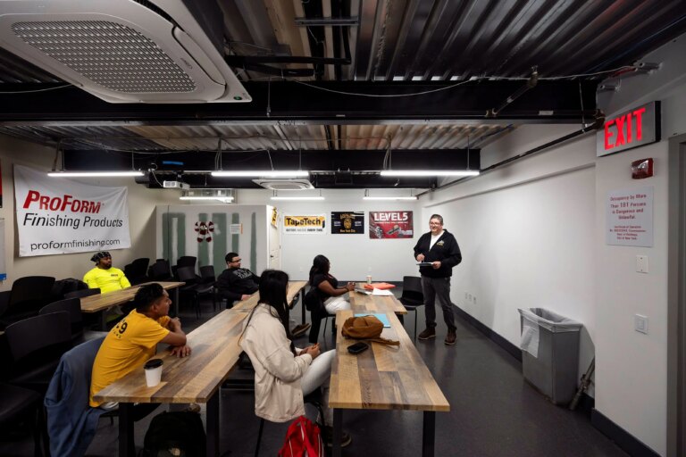 Saturated market leads young people from New York to seek work in construction
