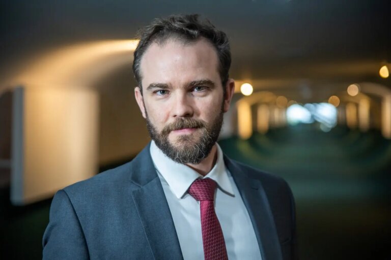 End of the 6×1 scale cannot generate costs for the Treasury and there may be a transition, says Durigan
