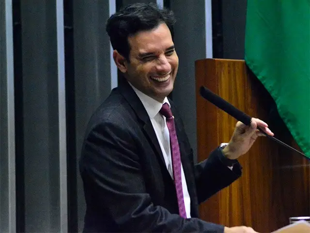 Leo Prates: who is the deputy chosen to report on the PEC in the Chamber