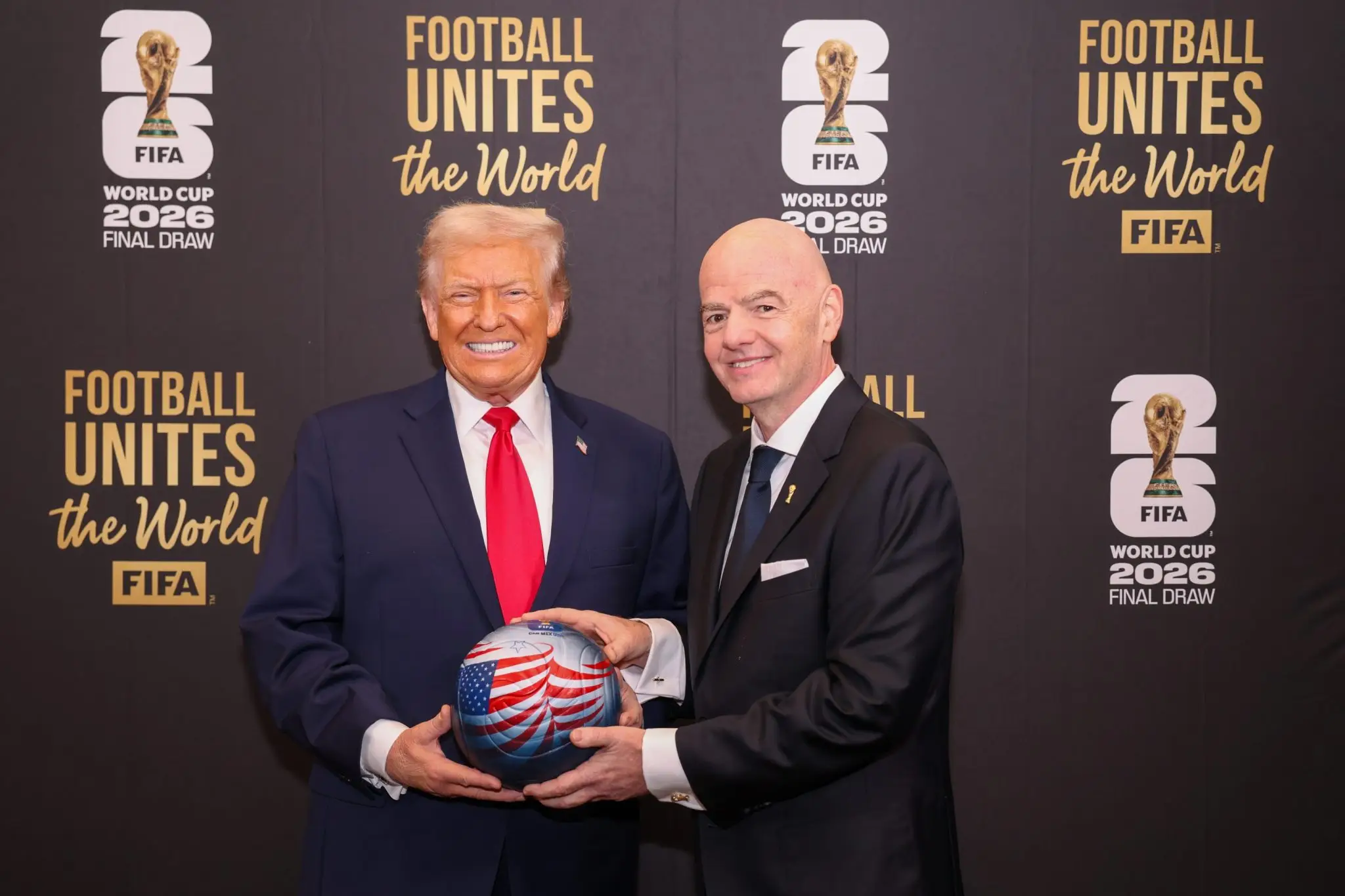 O presidente da Fifa, Gianni Infantino (à direita), e o presidente dos EUA, Donald Trump (Foto: Tasos Katopodis/FIFA/Getty Images/Fortune)