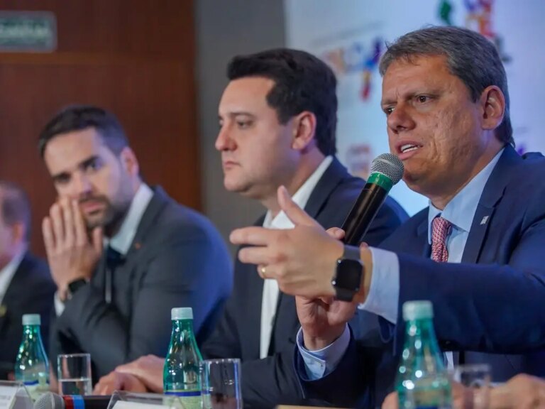 Governadores discutem Proposta de Emenda à Constituição (PEC) que trata da reforma tributária em Brasília (Foto: Rafa Neddermeyer/Agência Brasil)