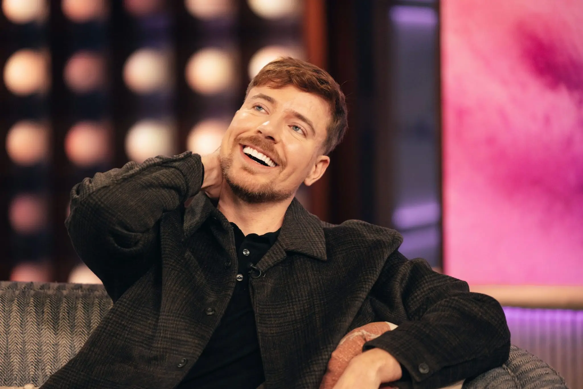 Jimmy Donaldson, o MrBeast, construiu um império de mídia de US$ 5 bilhões, mas admite não ter equilíbrio entre trabalho e vida pessoal (Foto: Weiss Eubanks/NBCUniversal/Getty Images/Fortune)