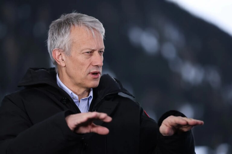 O ex-CEO da Coca-Cola James Quincey disse que sua saída do cargo teve relação em parte com projetos de IA da empresa (Foto: Bloomberg/Fortune)
