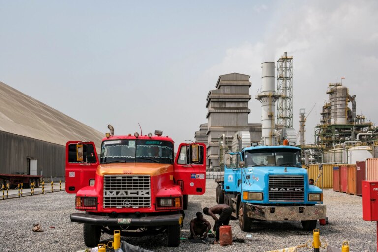 Fábrica de fertilizantes na Nigéria; efeitos da guerra do Irã pressionam consumidores e negócios no mundo (Foto: Taiwo Aina/The New York Times)