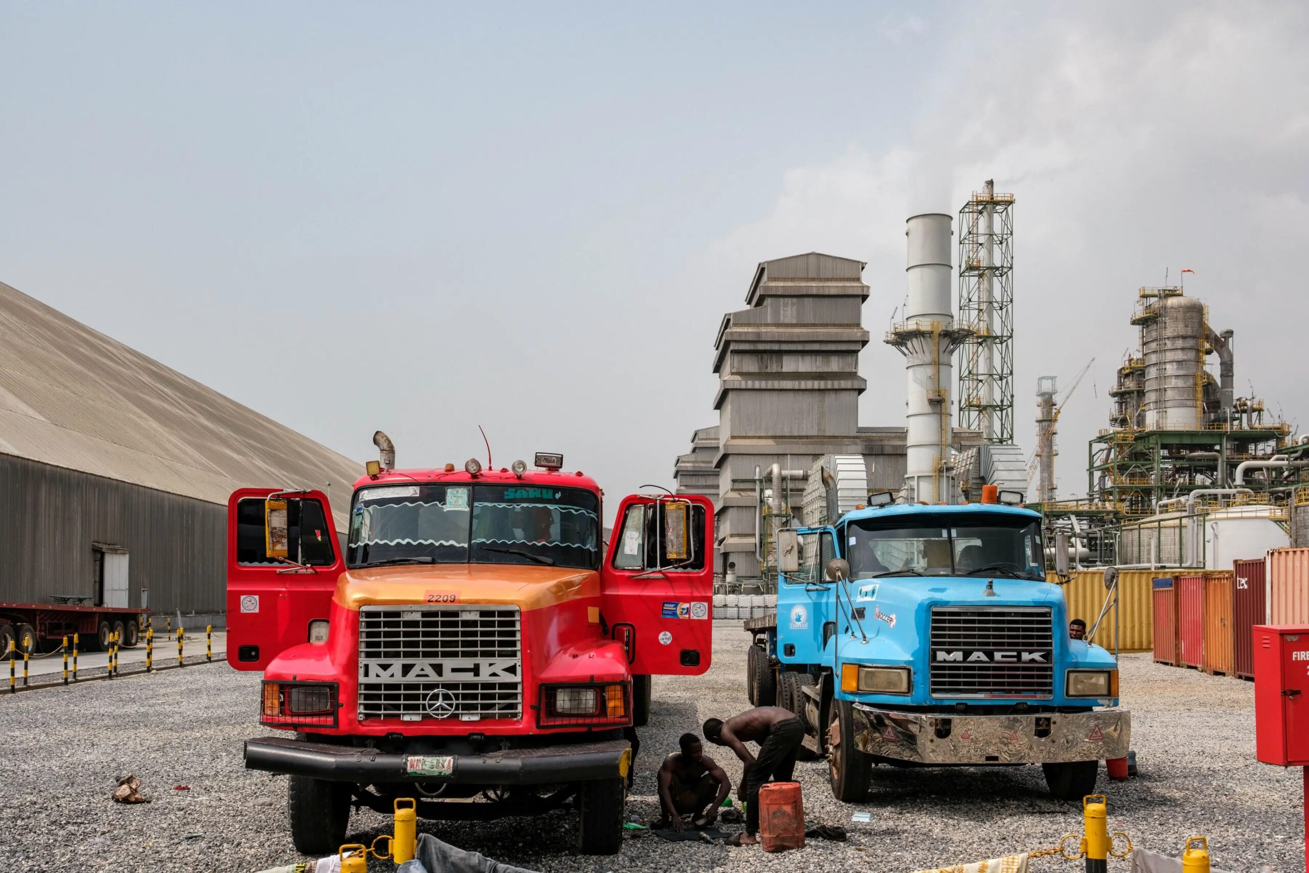 Fábrica de fertilizantes na Nigéria; efeitos da guerra do Irã pressionam consumidores e negócios no mundo (Foto: Taiwo Aina/The New York Times)