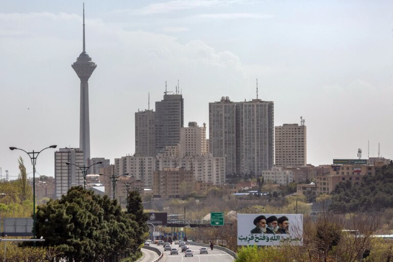 Teerã, capital do Irã; as sanções prejudicaram a economia do Irã, mas não a destruíram (Foto: Arash Khamooshi/The New York Times)