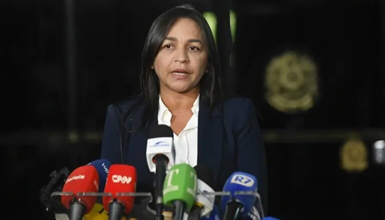 Senator Eliziane Gama exchanges PSD for PT and reinforces support for Lula
