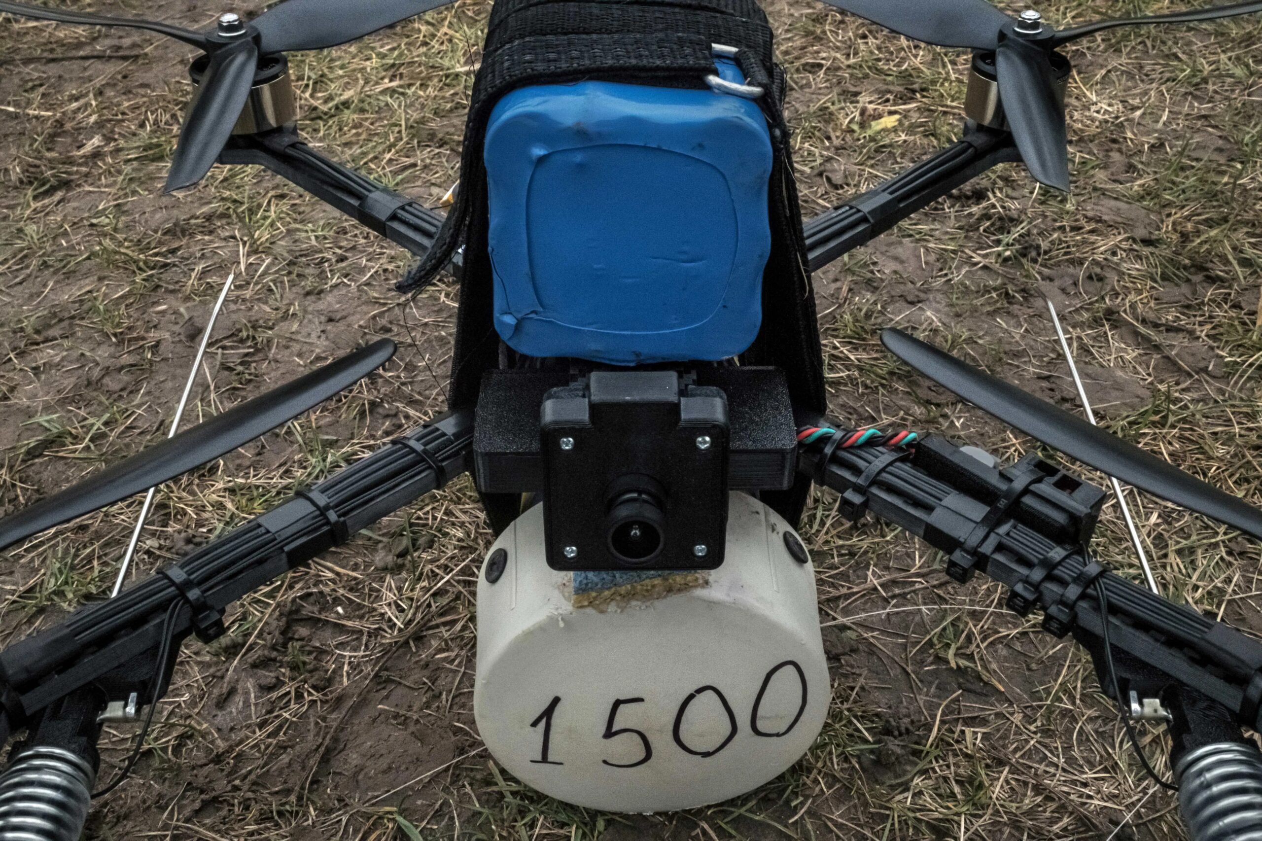 Um equipamento de distração de cães virou um drone mortal na guerra da Ucrânia (Foto: Mauricio Lima/The New York Times)