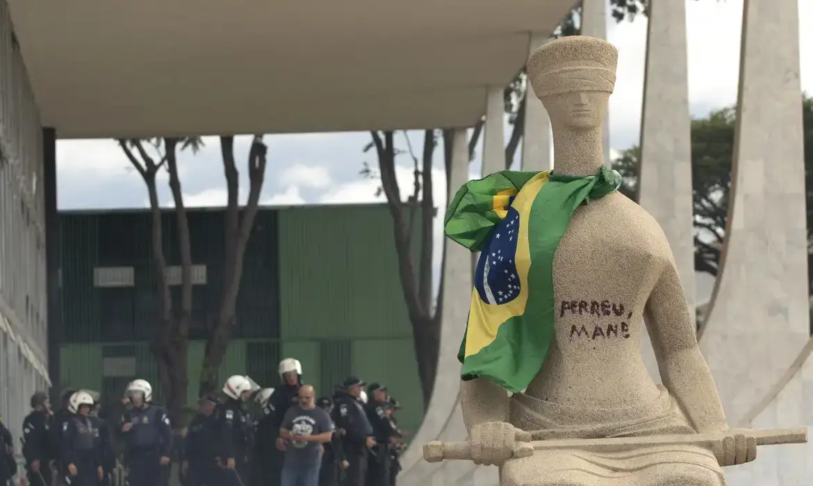 Defense of 'Débora do Batom' asks the STF to reduce the sentence based on the Dosimetry PL