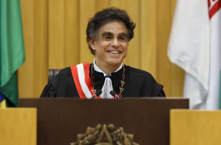 President of the TST will cut the salary of a judge who is absent to give a paid lecture
