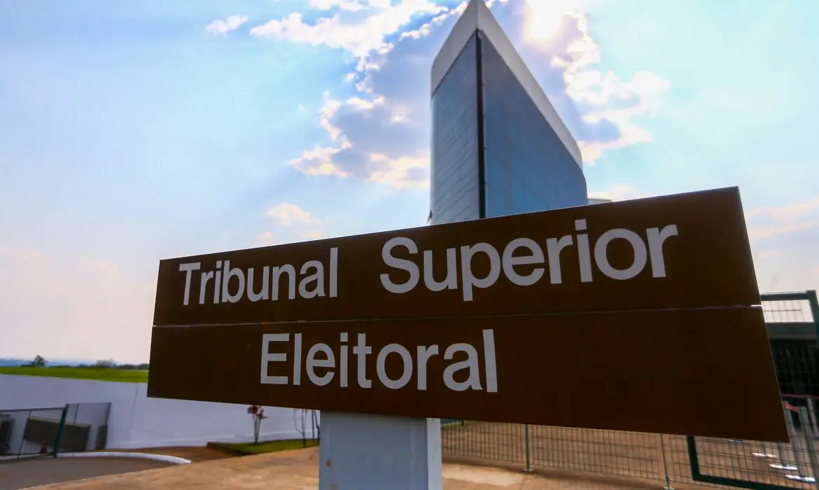 Parties close election year with debt even with billionaire fund