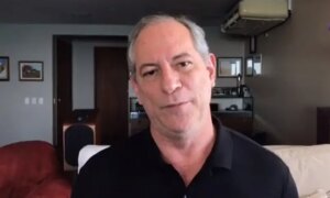 Ciro Gomes confuses the gesture of a supporter with an apology for the CV and explains himself on the networks